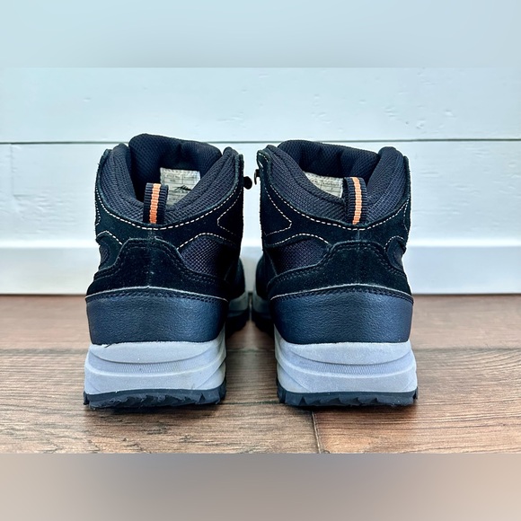 High Sierra hiking boots
Size: 3 - Picture 6 of 11